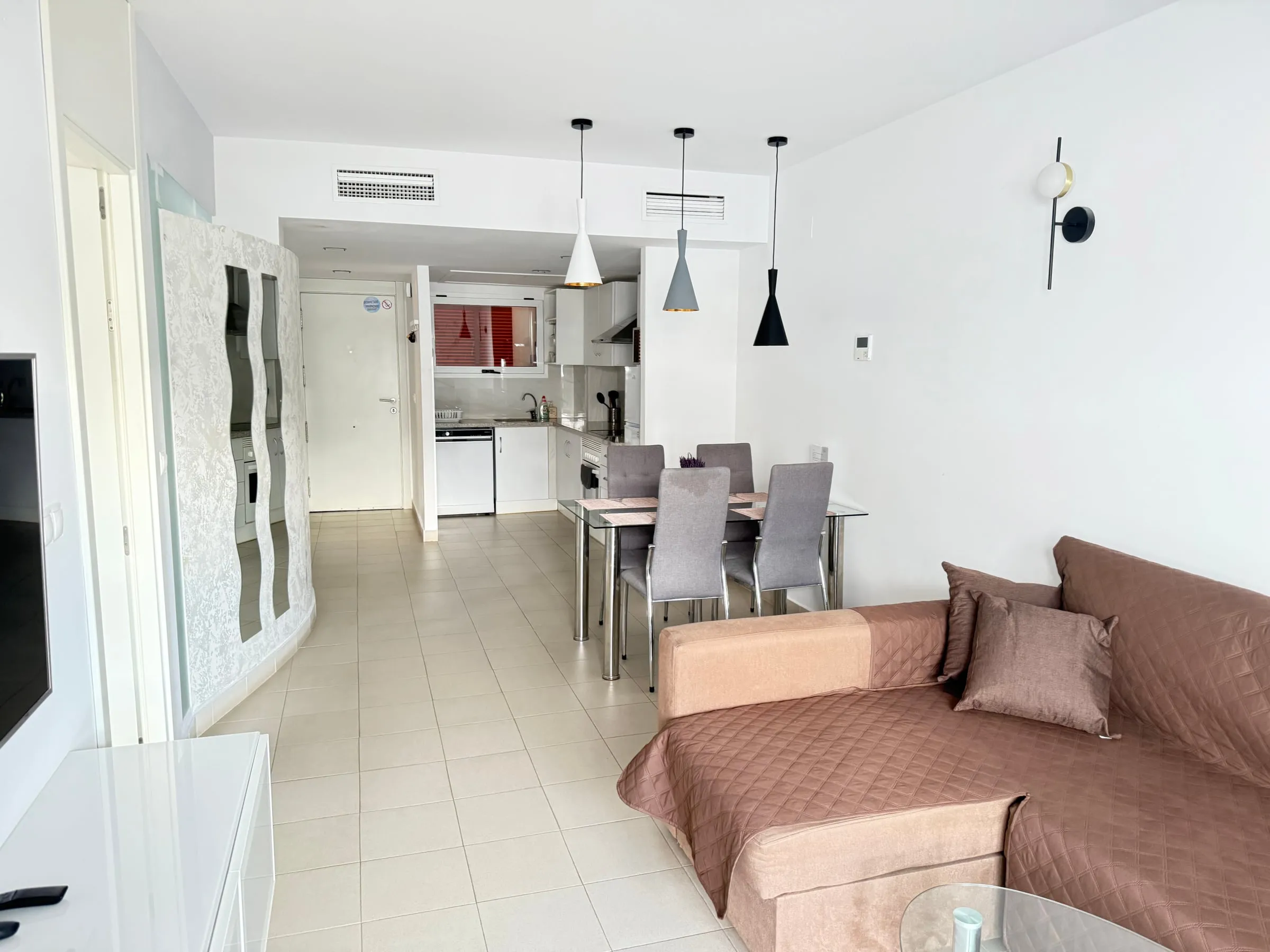 Salon Kitchen 1